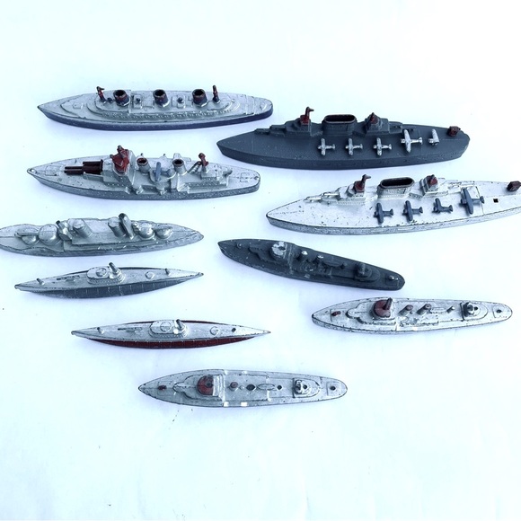 Vintage TootsieToy diecast metal battle ships US Navy Boats 1940's Toys WW2